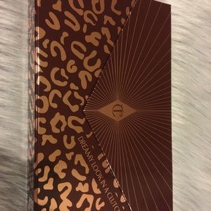 Dreamy look in a clutch